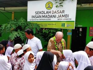 Bank Dunia Kunjungi SD Insan Madani Jambi