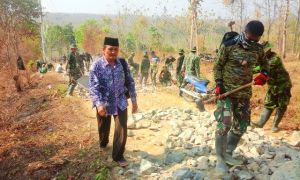 Meskipun Jalan Kaki, Semangatku Tak Berhenti