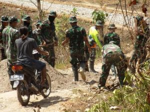 Dulu Laras Panjang, Sekarang Senjataku Cangkul