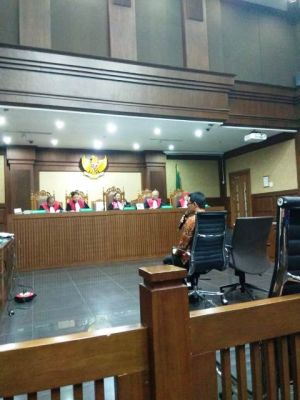Zola Kembalikan Alpahard, Uang Umroh hingga Jaket Burberry