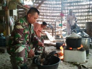Kubantu Masak Simbahku, Biar Kenyang Satgasku