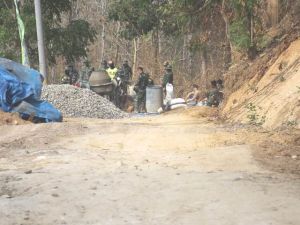 Jalan Dibawah Gunung Guder Siap Digelari Karpet Beton