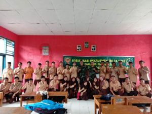 Satgas TMMD Ke-103 Kodim 0419/Tanjab Sosialisasi Rekrutmen TNI Kepada Pelajar SMA
