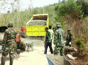 Droping Material Terus Dilakukan, Agar Pekerjaan Lancar.