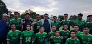 Berikan Support ke Pemuda, KFA Nonton Pertandingan Bola di Sebrang