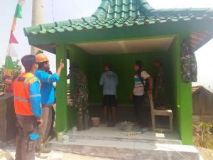 Cat Hijau Perindah Pos Kamling Yang Sudah Jadi