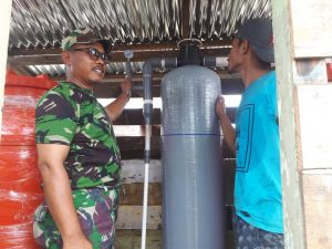 Satgas TMMD Pasang Alat Penjernih Air untuk Warga Sungai Ayam