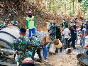 Meskipun Kerja Dihari Minggu,  Satgas TMMD Tetap Semangat