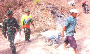 Kereta Dorong Tak Terhambat Jalan Tanjakan
