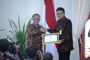 Terapkan Keterbukaan Informasi, Kemendagri Terima Penghargaan Kementerian Menuju Informartif