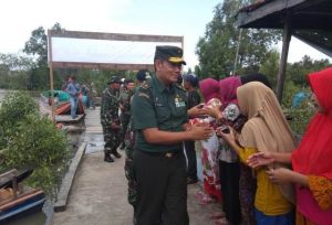 Kunjungan Tim Wasev Mabesad Disambut Antusias Warga Sungai Ayam