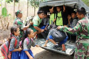 Dapat Tumpangan Pulang dan Pergi, Anak SD Juga Senang Ada TMMD