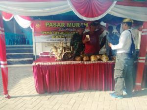Hasil Karya Seni Pak Joko Ikut Ramaikan Pasar Murah