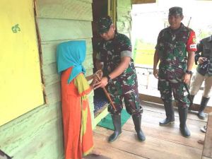 Ibu Nona, Penerima Rehab Rumah Dapat Kejutan Didatangi Danrem