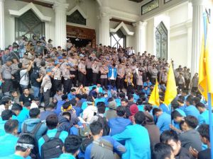 Mahasiswa PMII Ngotot Bertemu Fachrori, Karo: Plt Gubernur di Bungo