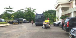 Pedagang Rujak Ini Kena Marah Polisi, Ada Apa? 