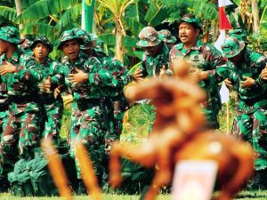 Sebelum Pelaksanaan Upacara, Pasukan TNI-Polri Teriakkan Yel-Yel