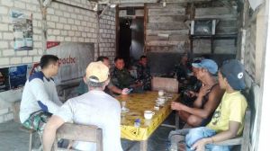 Kebahagiaan Warga Saat Bersama Tentara
