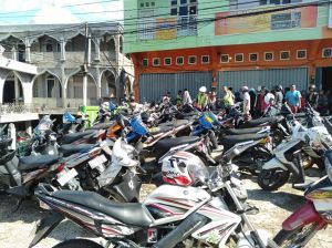 Pagi Ini Puluhan Kendaraan Roda Dua yang Melintas di Depan Kuburan Cina Dihadang Polisi