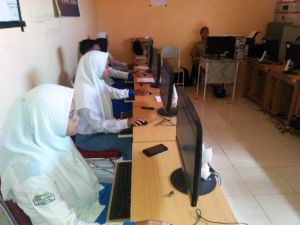 Kreatif.. SMK N 7 Tebo Laksanakan Ujian Sekolah Berbasis Komputer