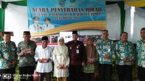 Wawako Maulana Serahkan Hibah Barang Kepada PMKS