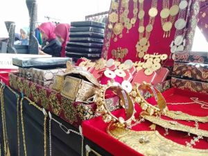 Hadir Dalam Rangka HUT DWP Provinsi Jambi, Pengrajin Ini Pamerkan Perhiasan Kuno