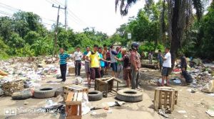 VIDEO: Warga Beliung Blokir Jalan Karena Jalan Jadi Lautan Sampah