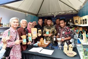 Fachrori Dianugerahi Penghargaan Sebagai Kepala Daerah Peduli Pembangunan Perkebunan Berkelanjutan