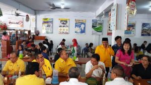 Sarapan di Kopi Tiam Sahabat, Begini Gaya Airlangga Ketua Umum DPP Golkar