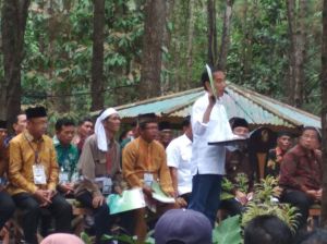Terima SK Pengakuan Perhutanan Sosial,  Batin Sembilan Minta Jokowi Tolak Jalan Tambang