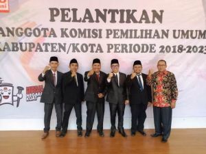 Khumaini Terpilih jadi Ketua KPU Kerinci, Berikut Ini Susunan Divisinya   