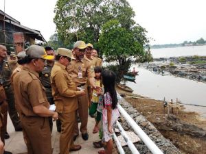 Dapati Tiga Orang Anak di Pinggir Danau Sipin, Fachrori tanya Ini dan Langsung Beri Uang   