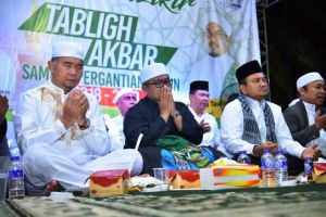 Tabligh Akbar Sambut Pergantian Tahun, Ribuan Jamaah Doakan Indonesia
