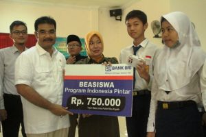 Berkat Beasiswa Yang Dibawa SAH, Kini Banyak Siswa Yang Telah Terbantu