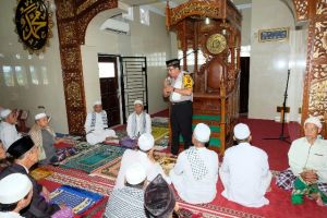 Jumat Keliling di Olak Kemang, Kapolda Ajak Warga Sukseskan Pemilu 2019