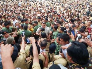 Mendagri Dampingi Presiden Terima Aspirasi 20.950 Perangkat Desa SeIndonesia