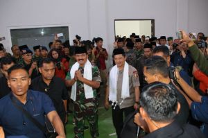 Kapolri dan Panglima TNI Sambangi Ponpes Buntet Cirebon