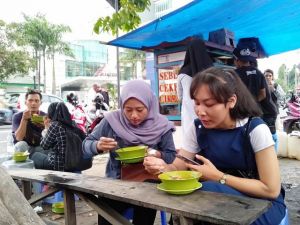 Apa Sih Resepnya, Jualan Seblak di Sipin Kota Jambi Ini Ramai Dikunjungi