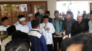 Fachrori Pimpin Doa dan Lepas Jenazah Ibunda ZN dari Rumah Duka