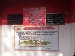 Ahli Waris Segel Kantor Basarnas  Bungo dan Tempel Pengumuman Rumah Ini Dijual Cepat