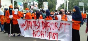Gubernur Baru Dilantik, Puluhan Mahasiswa Gelar Aksi Jambi Darurat Korupsi