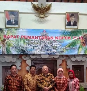 Bupati Safrial Cari Solusi Fluktuasi Harga Kelapa di Rapat KOPEK 2019