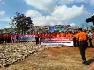 Kapolda Jambi Pimpin Upacara Hari Peduli Sampah di TPA Talang Gulo