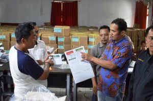 Stop Pelipatan Surat Suara Karena Lampu Kurang Terang di Bungo, Bawaslu: Sudah Ribuan yang Rusak
