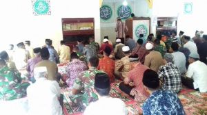 Satgas Tmmd Ke 104 Kodim 0417/Kerinci Sholat Jum'at Bersama Warga