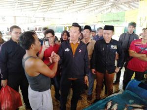 Belanja di Pasar Angso Duo Baru, Imam Nahrawi Diminta Temui Koni Agar Sepak Bola Jambi Maju