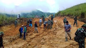 Hari Kelima TMMD 0417/Kerinci, Satgas dan Warga Tetap Semangat Meski Panas Terik