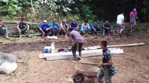 Satuan Tugas TMMD di Desa Sungai Ning Goro Bersama Warga