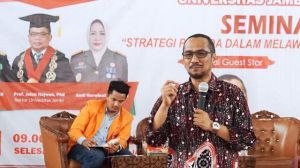 Hadir di Seminar, Abraham Samad Sapa Mahasiswa FH Unja