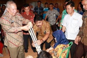 Penyandang Disabilitas di Tanjabbar Terima 62 Alat Bantu